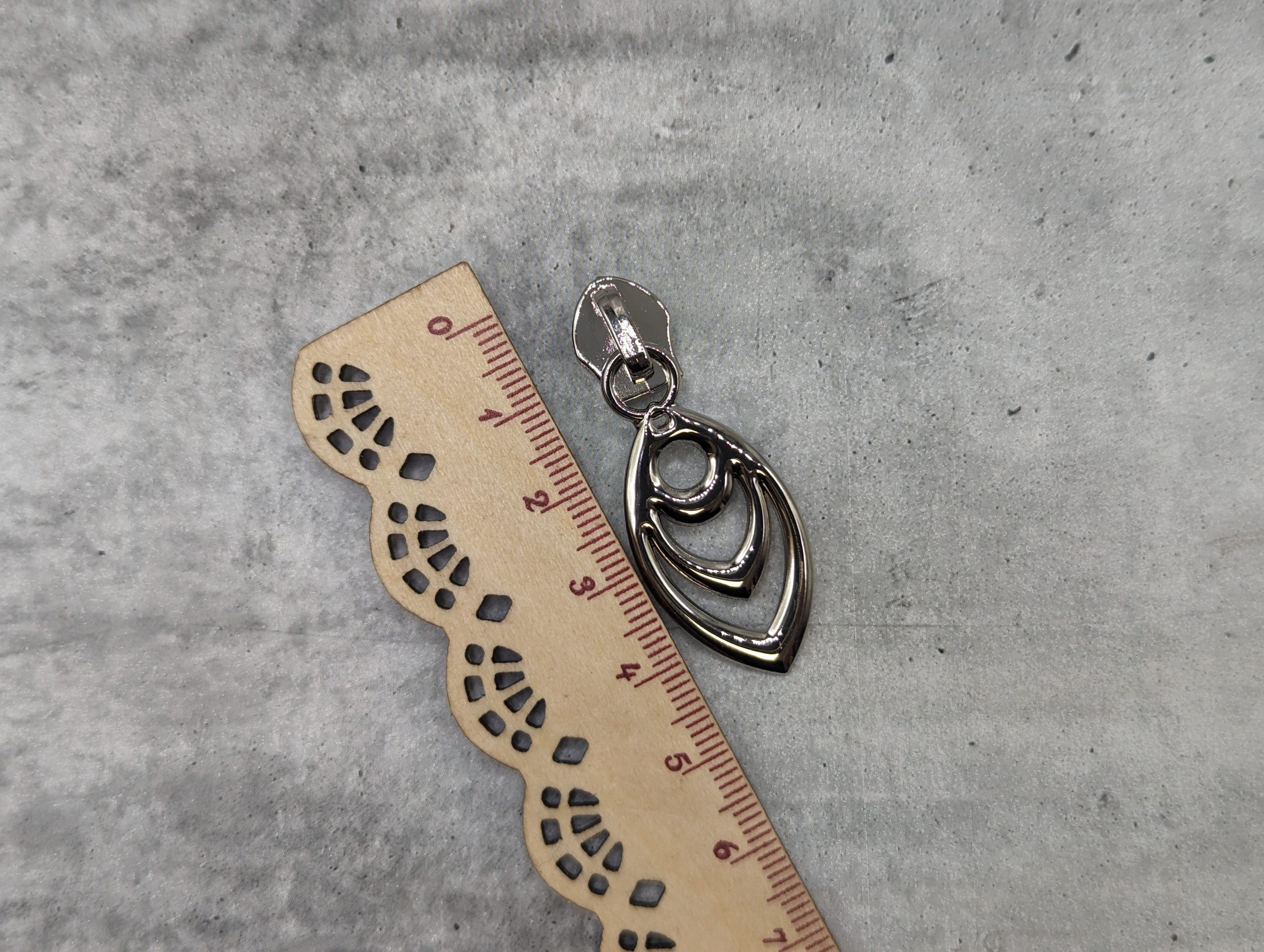 Diamond Tear Drop #5 Zipper Pull (Silver)